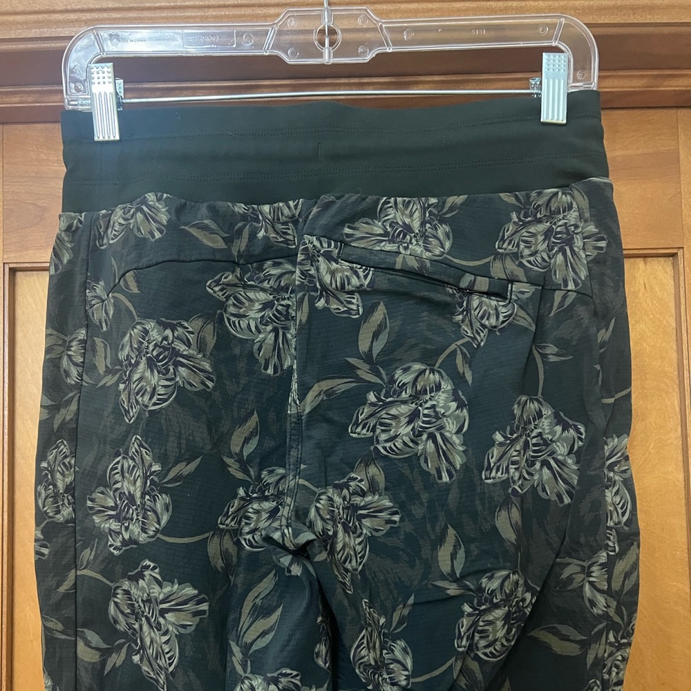 Athleta Trekkie North Printed Jogger Size 2 - Picture 6 of 10